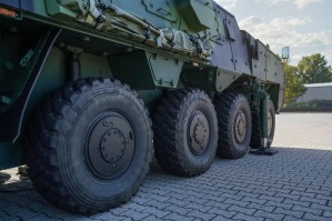 Военные гусеничные и колесные машины