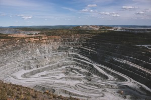 Геология и месторождения твердых полезных ископаемых