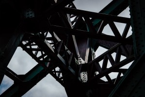 Математическое моделирование в динамике и прочности конструкций