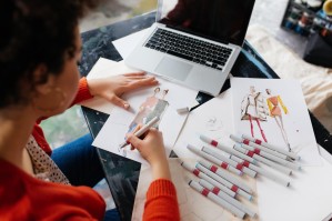 Художественное моделирование и продвижение товаров в индустрии моды