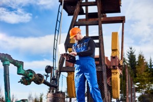 Разработка нефтяных и газовых месторождений, транспортировка, хранение и переработка нефти и газа