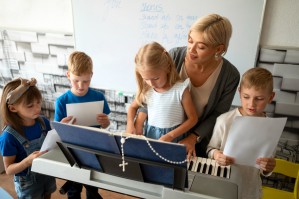 Дополнительное образование (народное пение) и дополнительное образование (педагог–организатор)
