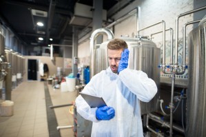 Лаборант по контролю качества сырья, реактивов, промежуточных продуктов, готовой продукции, отходов производства (по отраслям)