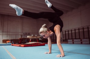 Спортивная акробатика, прыжки на батуте