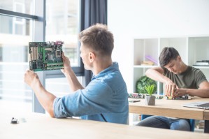 Компьютерный инжиниринг в управлении жизненным циклом технических систем