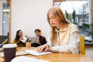 Что будет, если списать на ЕГЭ в 2026 году: путь от шпаргалки до пересдачи