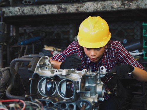Слесарь-механик по ремонту авиационных приборов