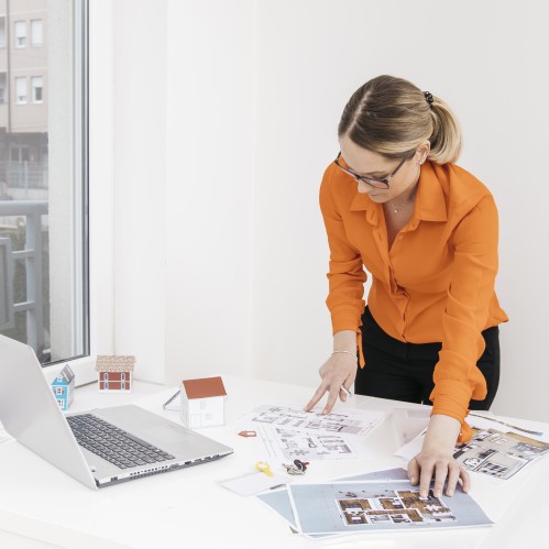 Дизайнер интерьеров