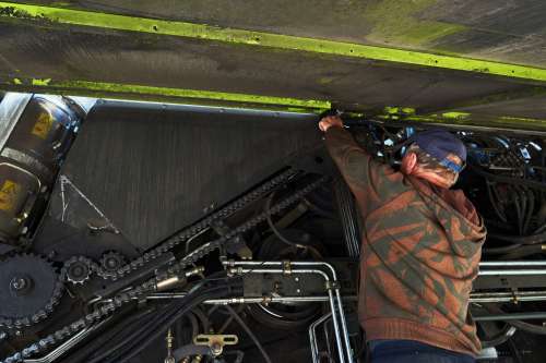 Слесарь-сборщик авиационных приборов