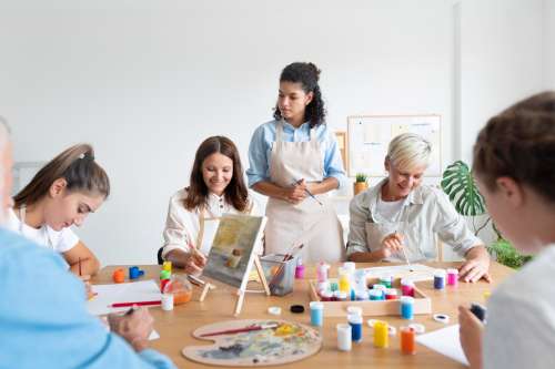 Руководитель любительского творческого коллектива, преподаватель