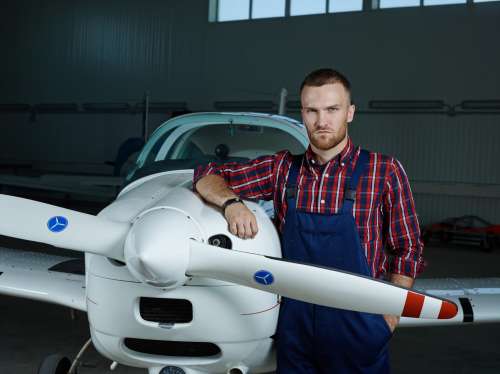 Техник по обслуживанию авиационной техники