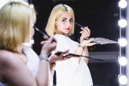 Художник по гриму