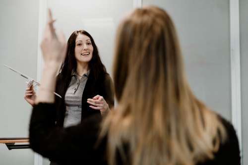 Преподаватель по риторике (ораторскому искусству)