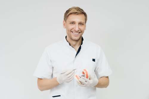 Стоматологический гигиенист