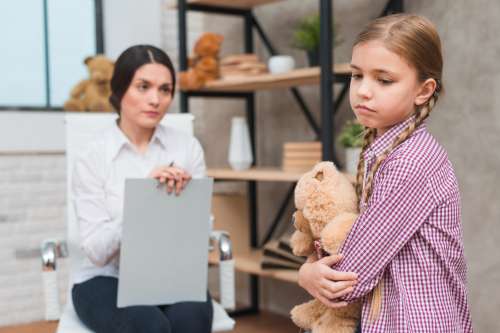 Специалист органов опеки и попечительства в отношении несовершеннолетних