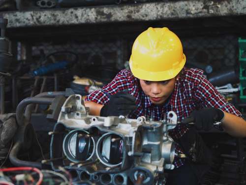 Слесарь-механик по ремонту авиационных приборов