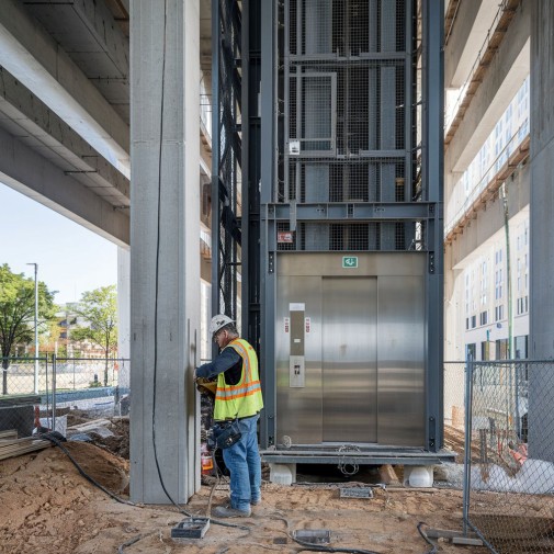 Инженер по лифтам