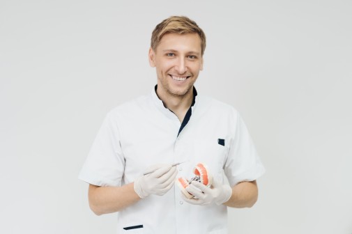 Стоматологический гигиенист