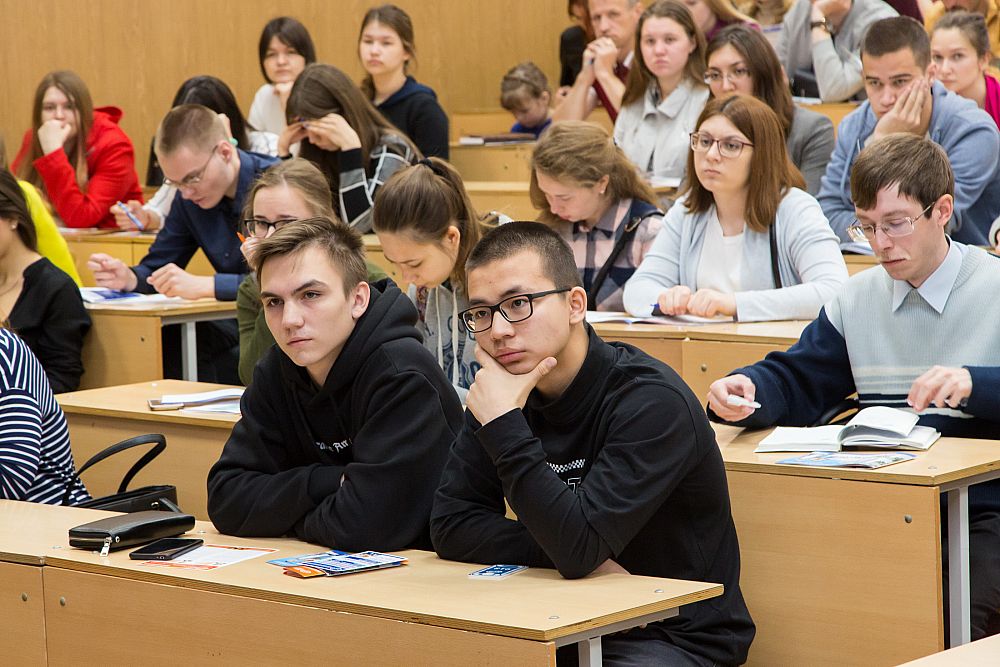 Ургэу синх колледж. УРГЭУ Екатеринбург внутри. Студенты УРГЭУ Екатеринбург. УРГУПС студенты. Экономический университет Екатеринбург.