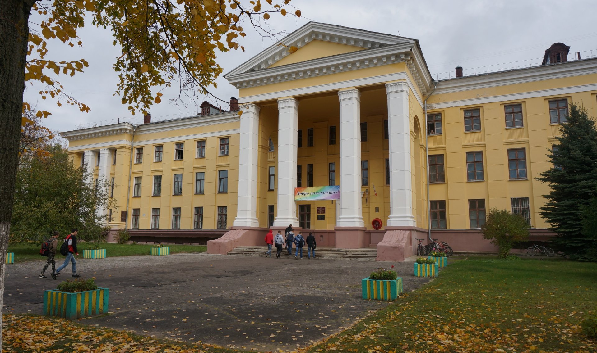 Специальности в ДТК (Дзержинский технический колледж): средний балл  аттестата на бюджет и платное, стоимость обучения, количество мест