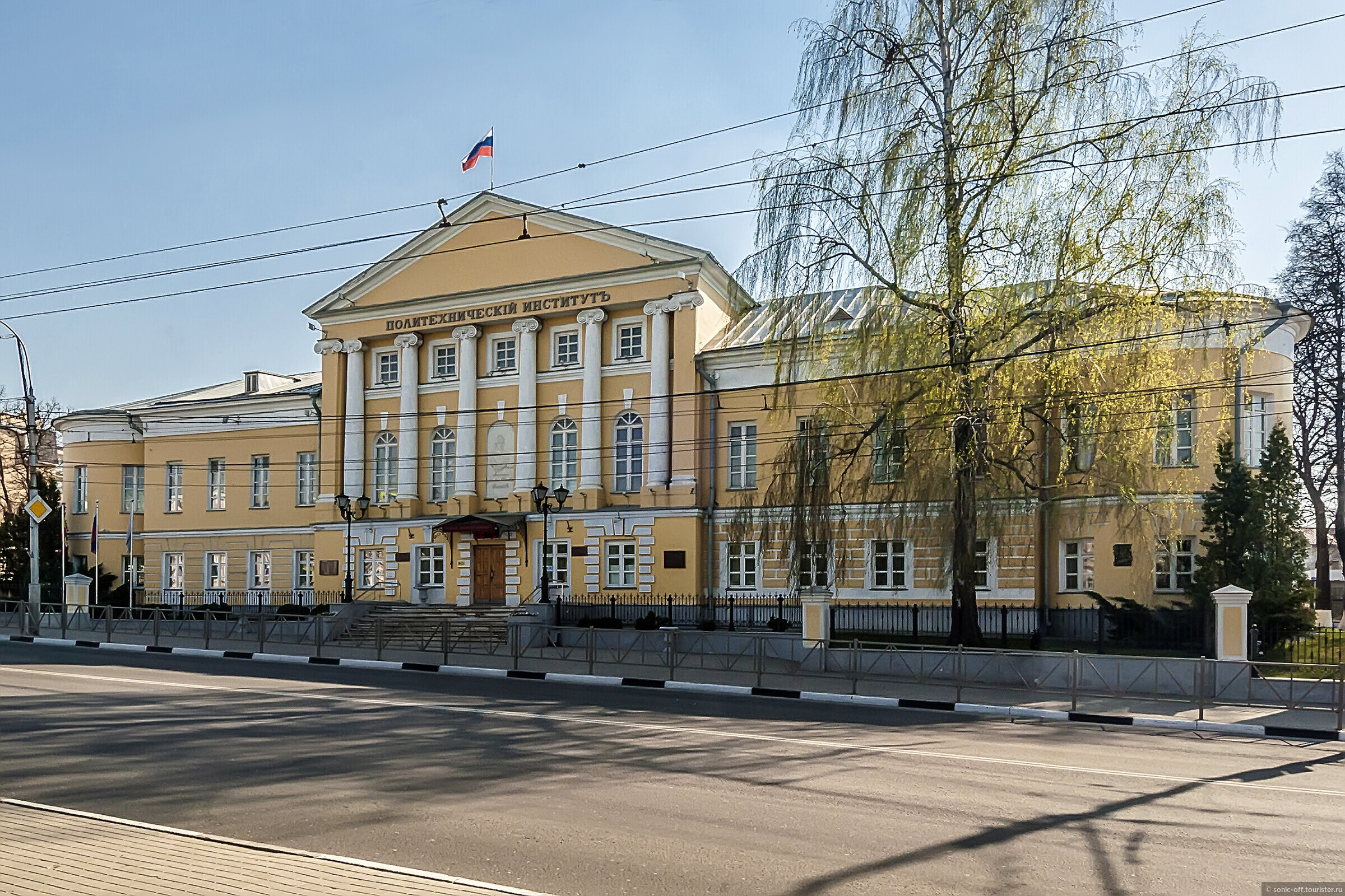 Специальности Рязанский филиал МосПолитеха: проходные баллы, список,  бюджетные места, стоимость обучения, необходимые экзамены и многое другое