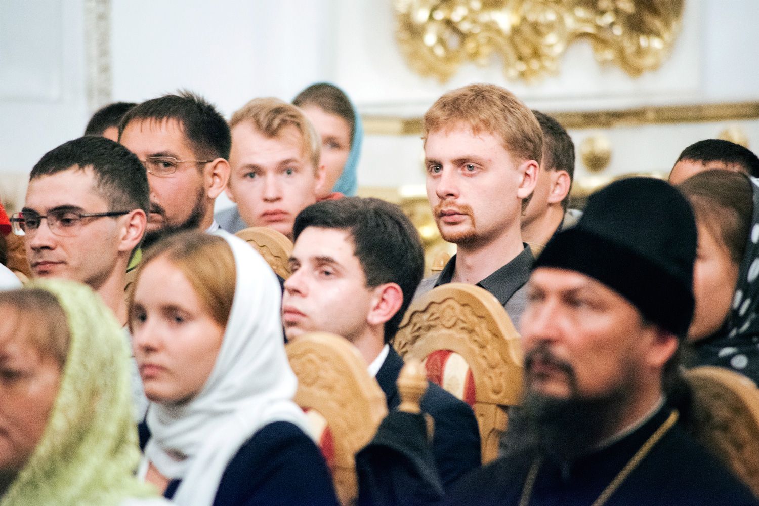 Христианские движения. Молодёжь в православном храме. Молодежь в церкви. Священник и молодежь. Молодые православные.