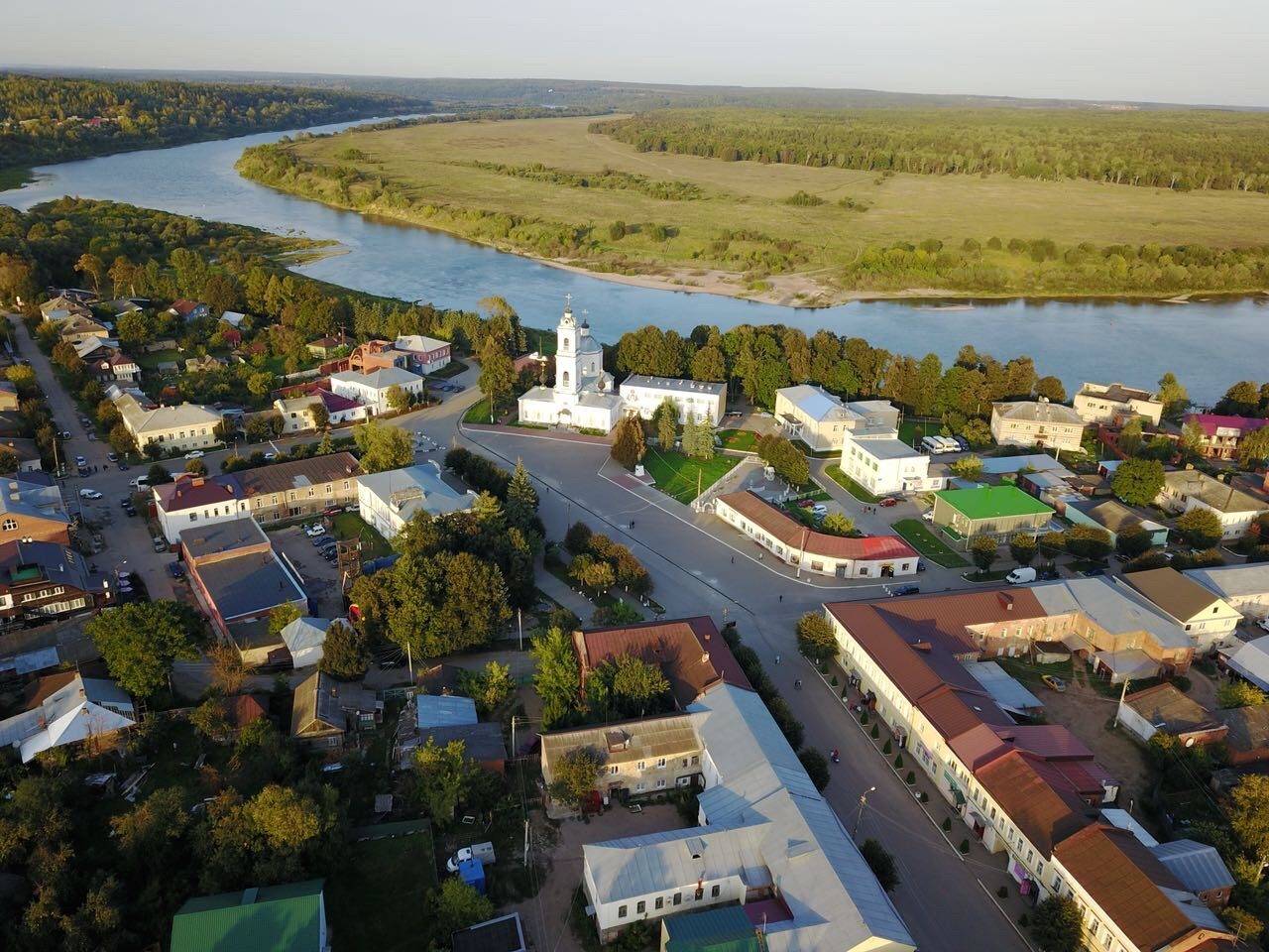 На какой реке город таруса. Таруса исторический центр. Таруса центр города. Белый остров Таруса.