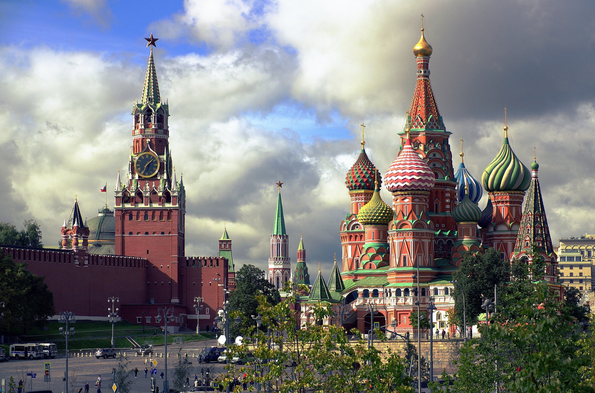 Вузы Москвы 2025 , где обучение стоит менее 100000 рублей  — университеты, институты: список, проходные баллы, бюджетные места, конкурс, стоимость и многое другое