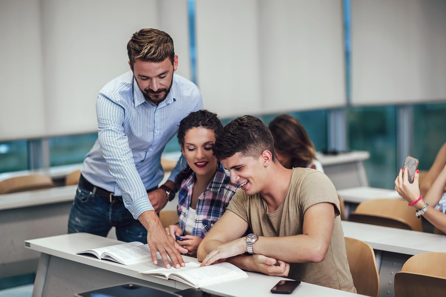 Assessment education. Teacher of magic. Blackboard teacher and student. Картинка школьник пишет на доске. Перед классом 2008.